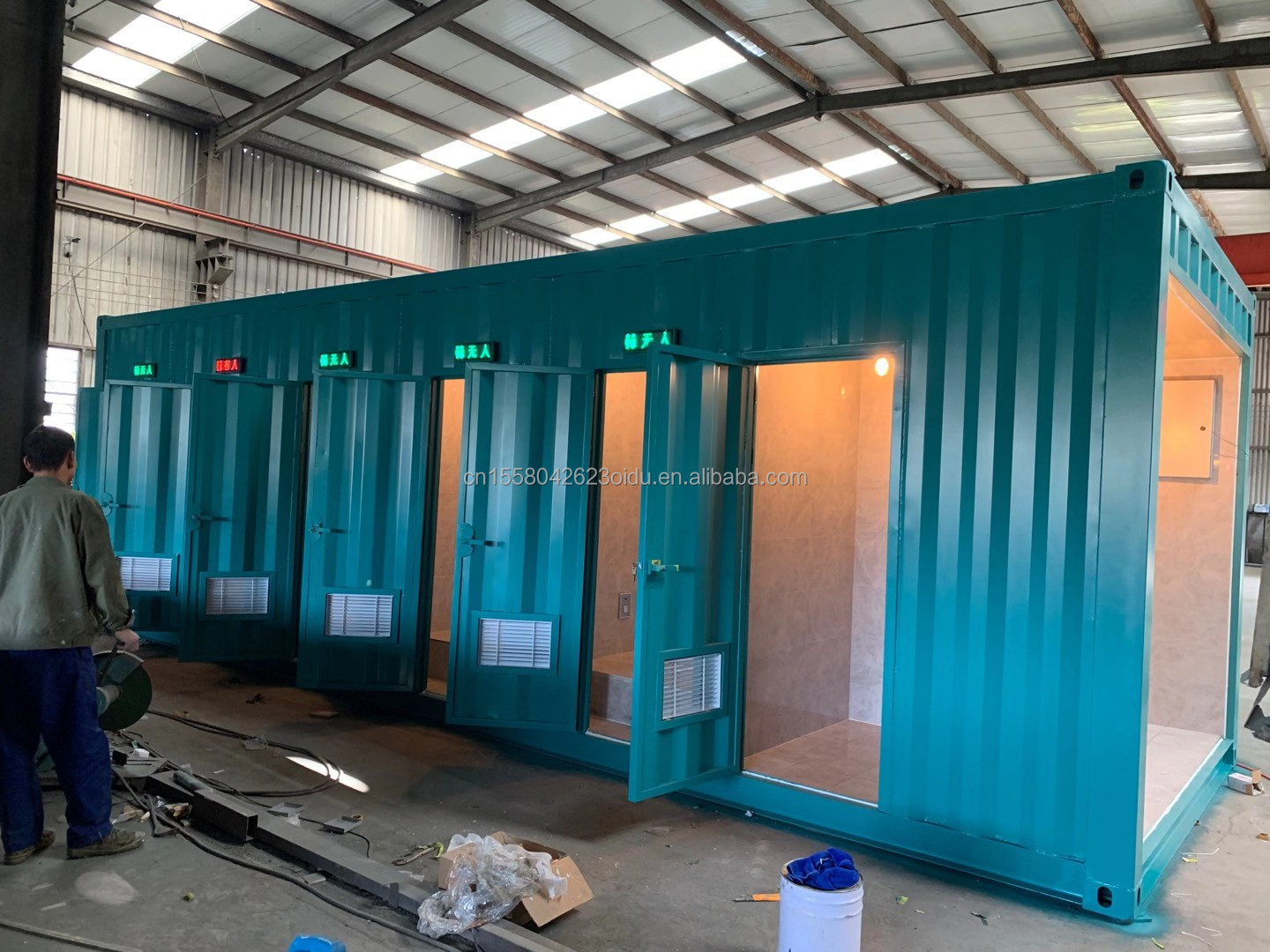 40 FT Expandable Steel Prefabricated House for Customizable Mobile Container Store Wall 50/75/100mm Wave Sandwich Panel