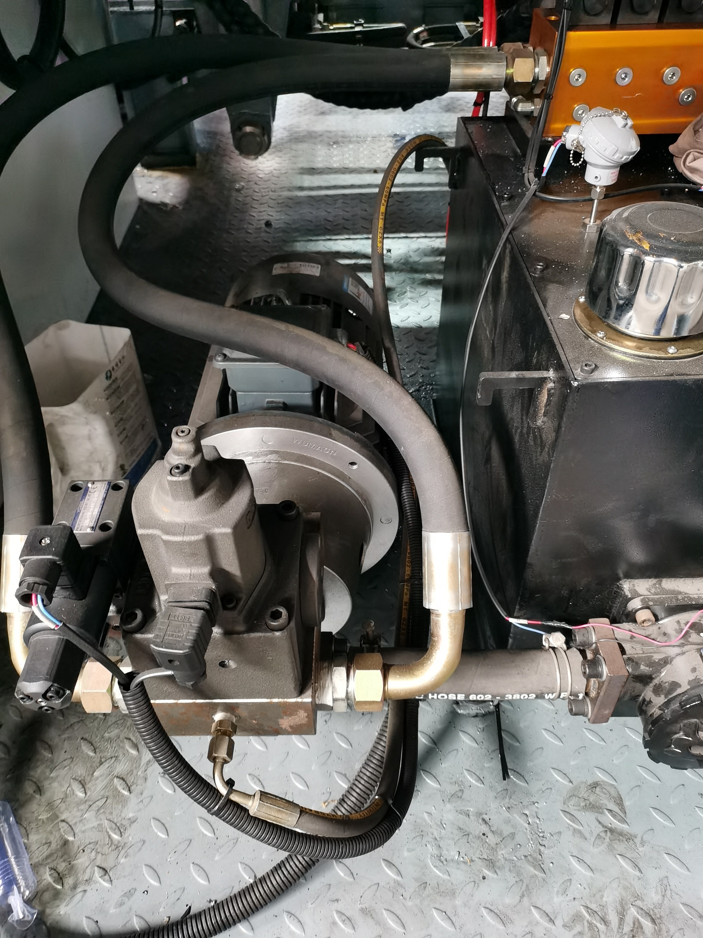 X Series Double Station Blow Molding Machine 1 Layer Plastic 2l