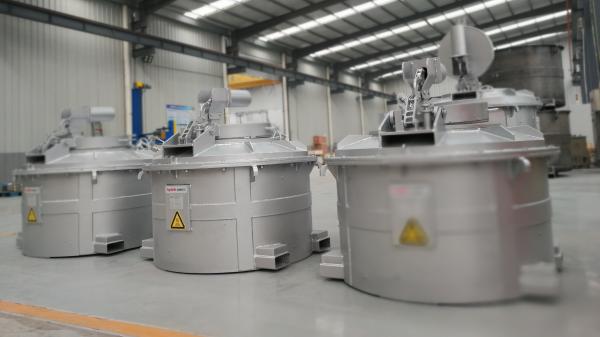 Long Distance Molten Aluminum Transfer Ladles Non Wetting Refactory Long Service