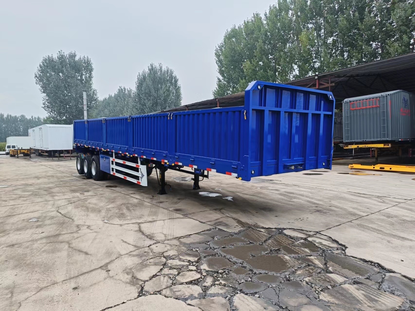 CIMC Cargo Semi Truck Trailer With 3 Axles 60-80t Fence Cargo Trailer Wall Sale of 4 Axles 3-4 Axles Fence Semi Trailer Truck