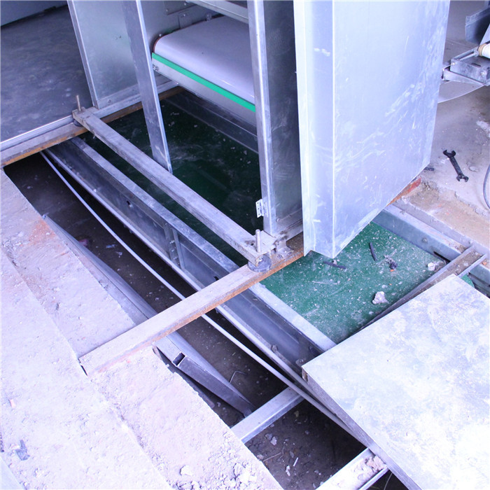Automatic Control Poultry House Cleanout Equipment , Powerful Poultry Farm Cage