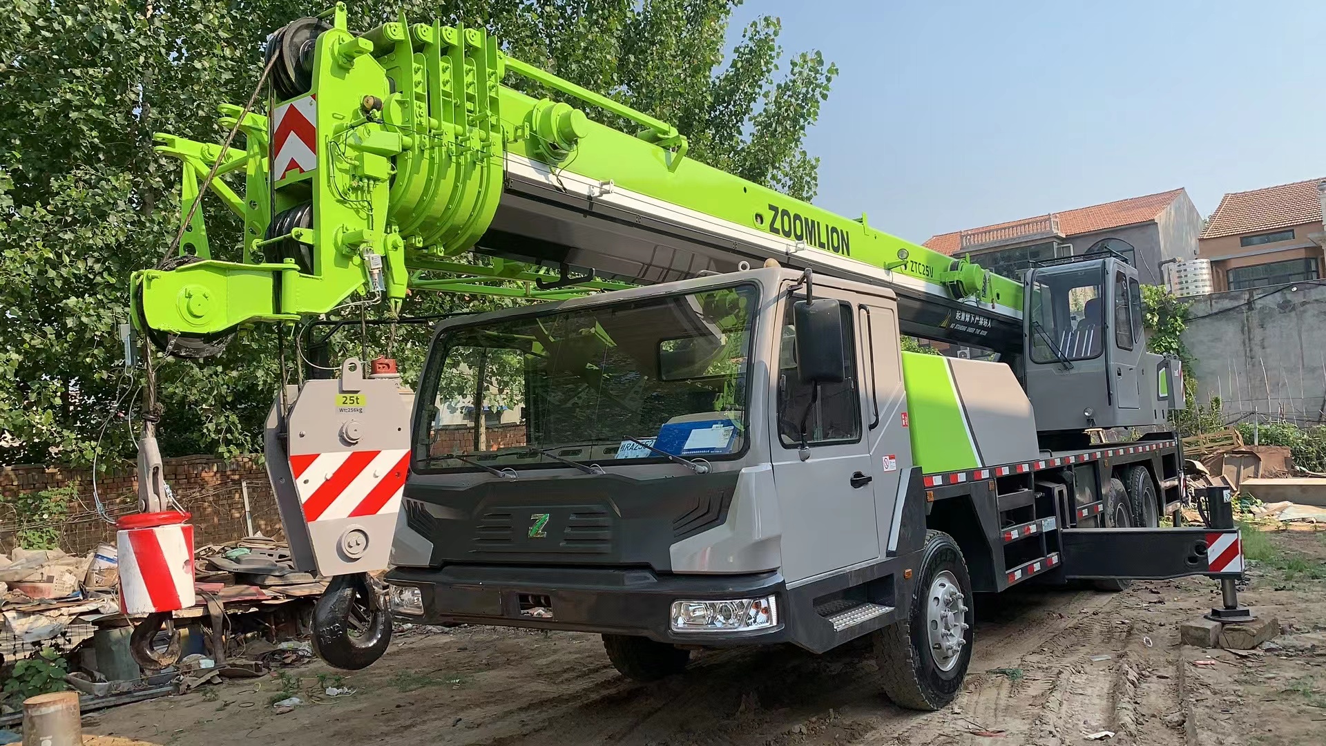 Zoomlion 25 ton second hand engineering machine used truck crane with good condition