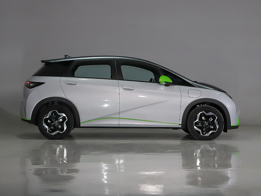 EV BYD Dolphin Electric Car 70kW 405KM Durable 5 Seater 4 Wheel