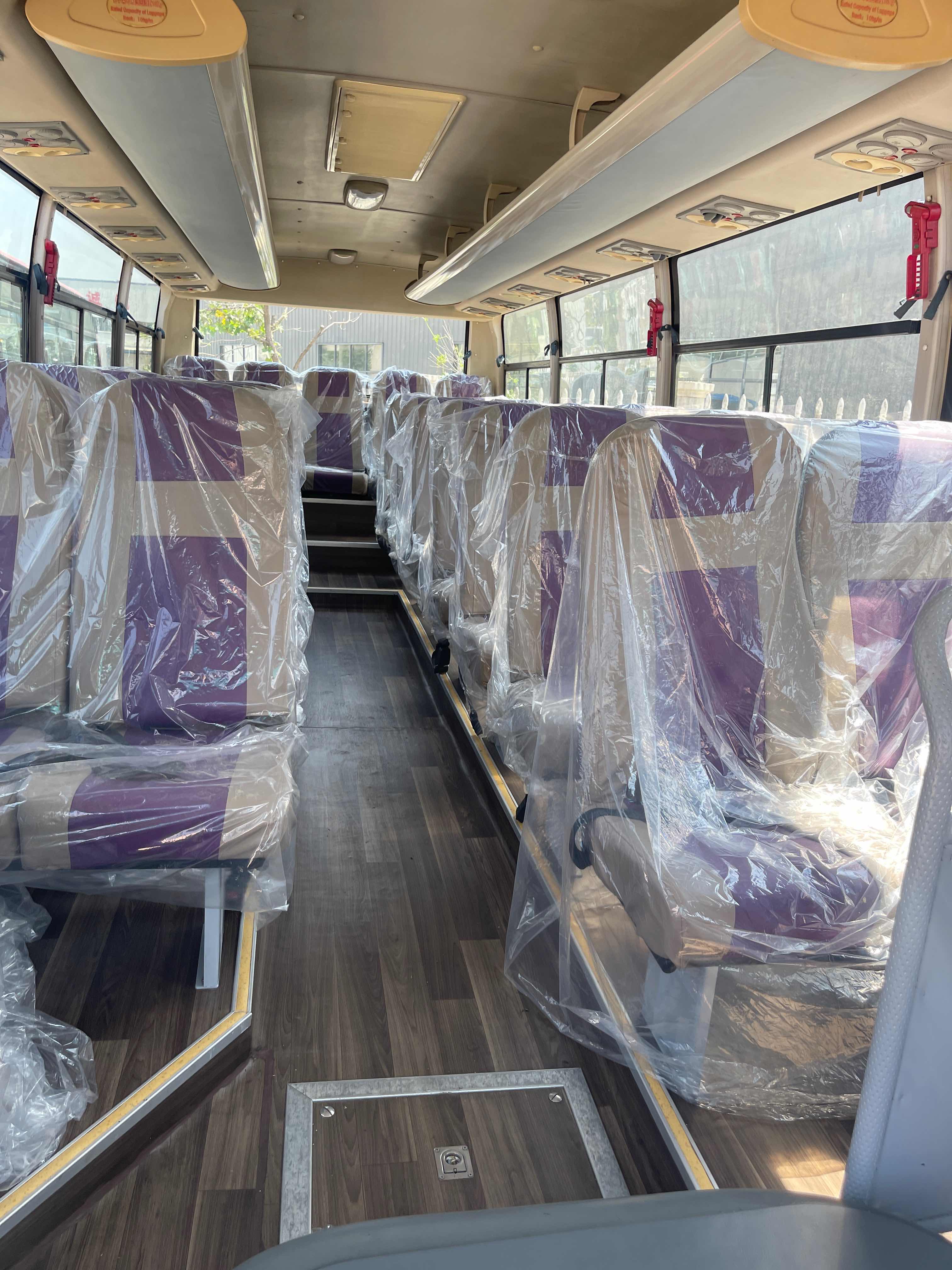 7m 35 Seater Front Engine Used Coach Bus Left Side Steering Wheel 8.4L Displacement
