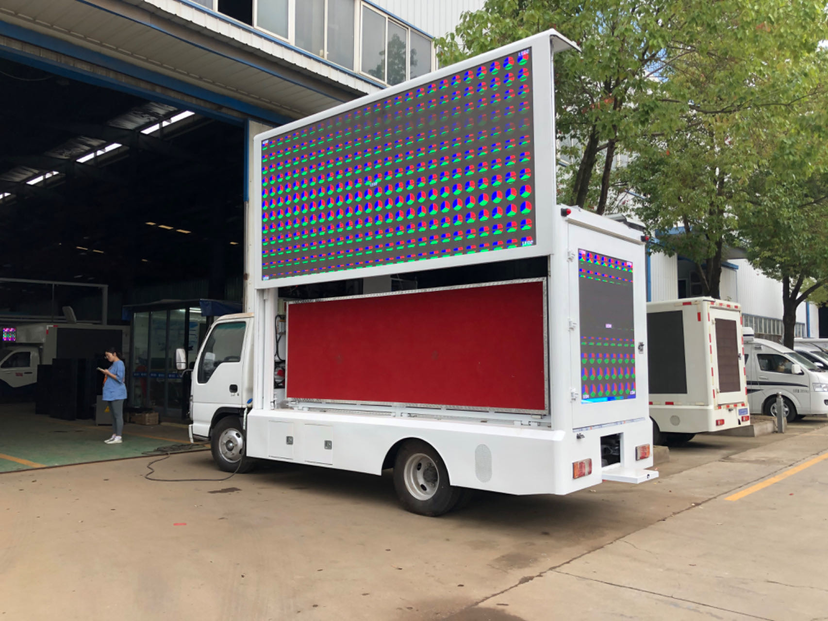 Isuzu 4*2 Euro 5 Led Display Box Truck Mobile Led Screen Billboard Truck Advertising Led Truck For Sale