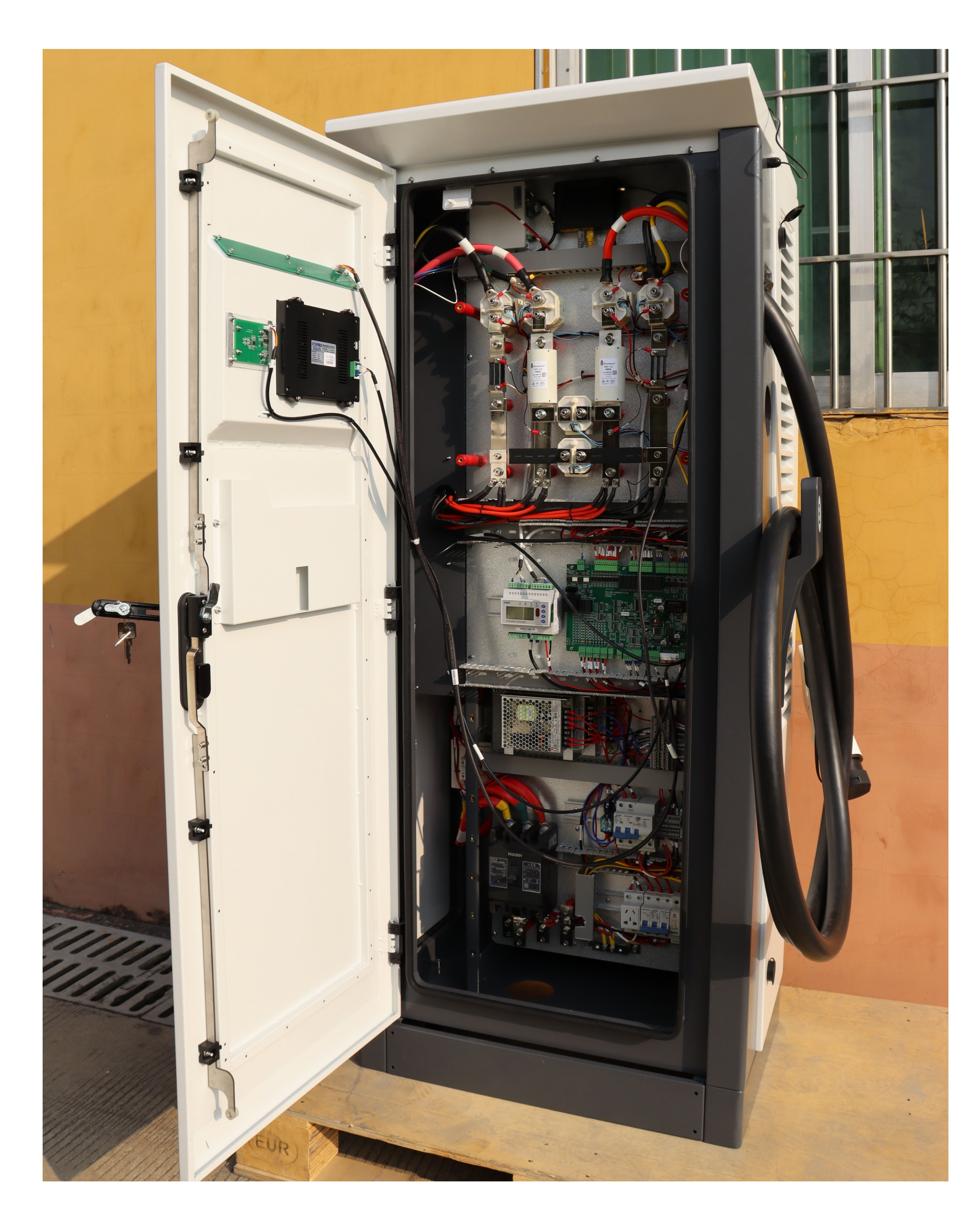 DC 200V-1000V 120KW Commercial Fast OCPP EV Charger Plug Charge Billing