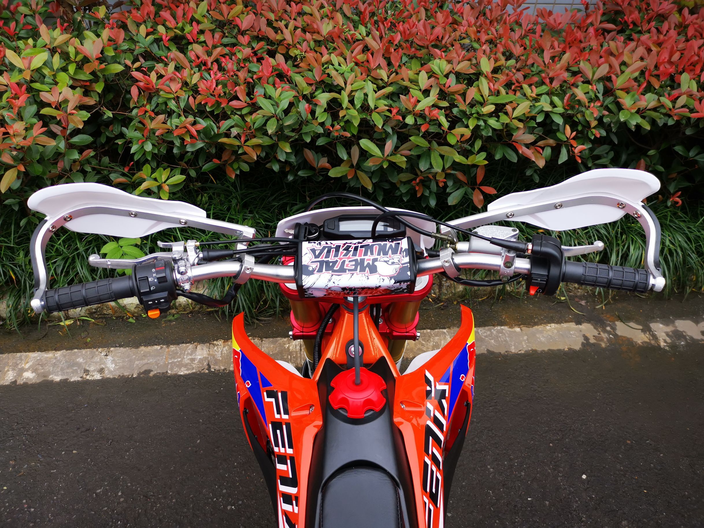 Street Legal Enduro Off Road Motorcycles Ergonomical Long Travel Suspension