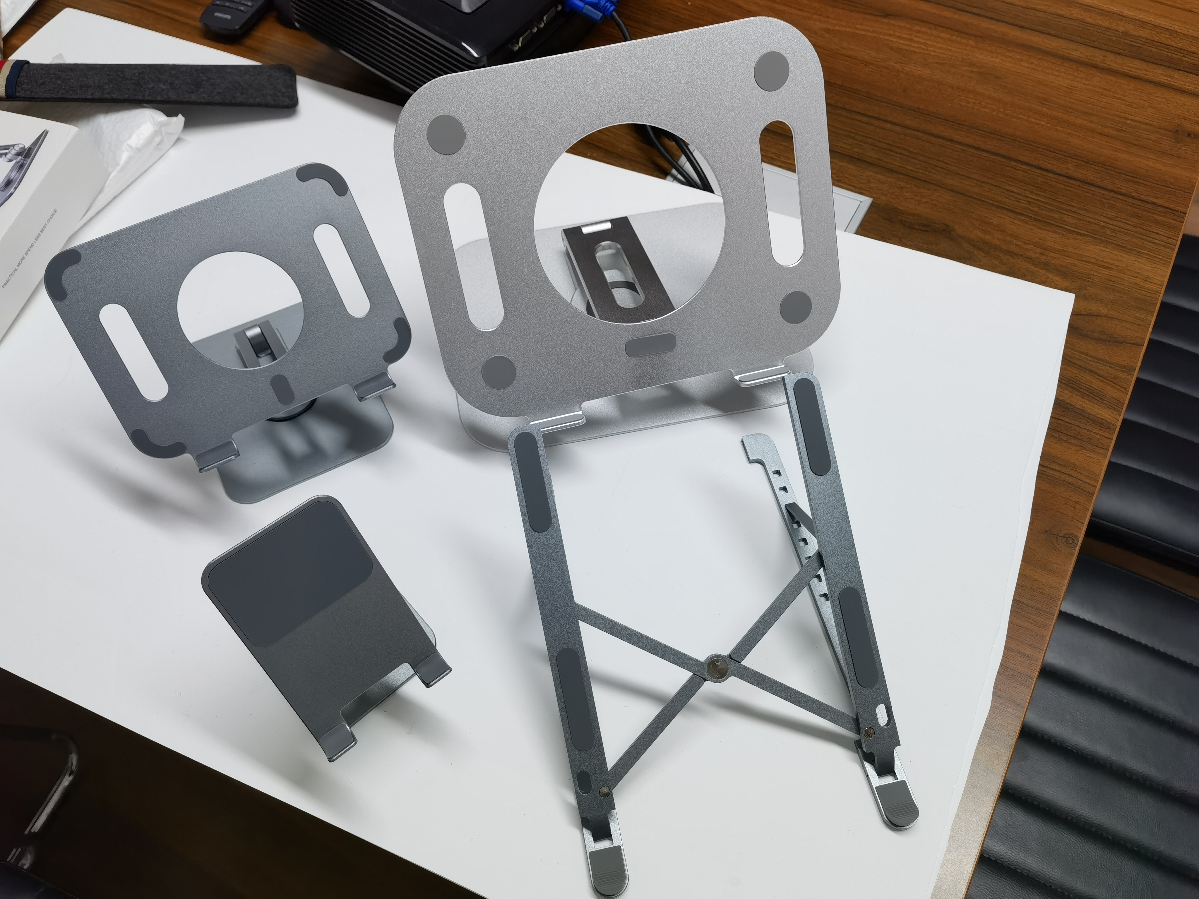 Beautiful Design Aluminum Alloy Material Tablet Stand in Modern 18*16*4.2cm with Stylish
