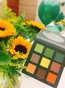 Quality Private label Makeup cosmetics high pigmented Sunflower eyeshadow palette OEM ODM manufacturing wholesale