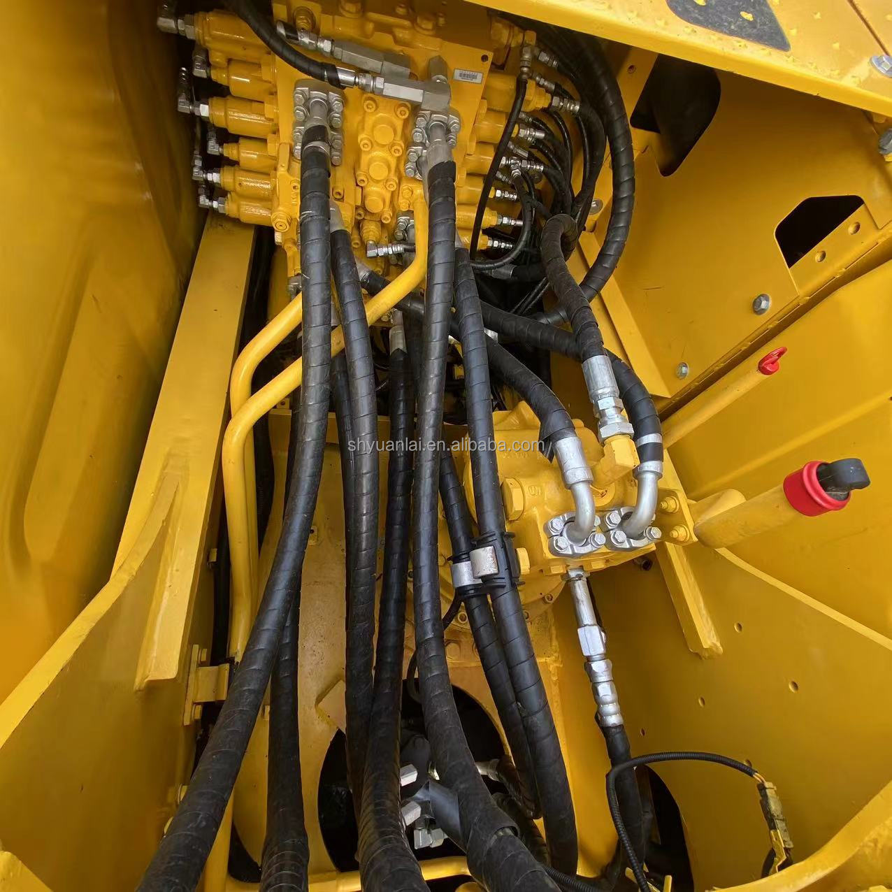 CAT330B Excavator with and Strong Power Operating Weight 20253 Bucket Capacity 0.8m3