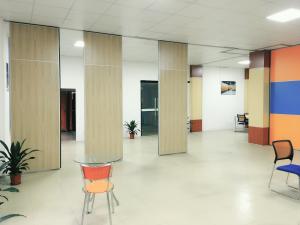 Quality Aluminium Alloy Melamine Surface Soundproof Movable Wall Partition 65 mm Thickness wholesale