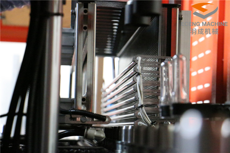 2 Cavity Automatic PET Blowing Machine Stretch To Make 2L Plastic Bottle