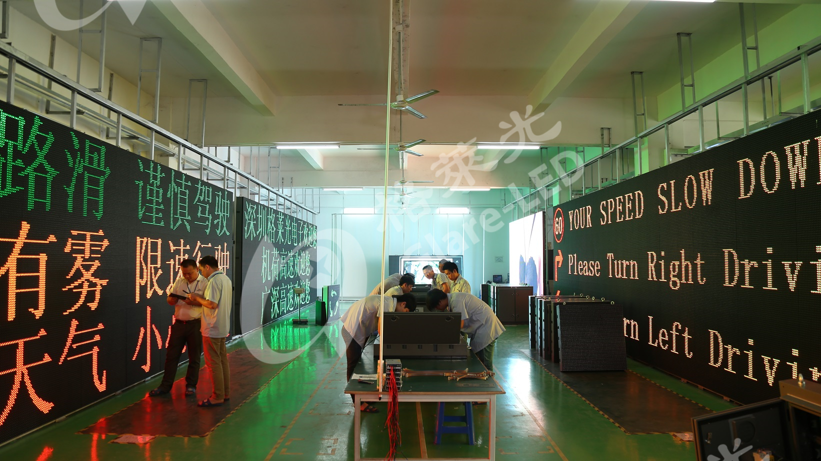 Outdoor LED Traffic Display Board with High Pixel Density 3906 dot / m2 Media datasheet
