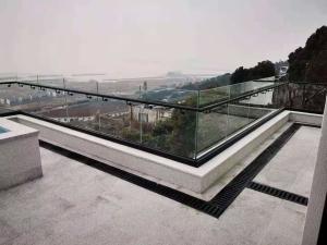 Modern Aluminum U Channel Glass Railing Customized Frameless Glass Balcony Railing