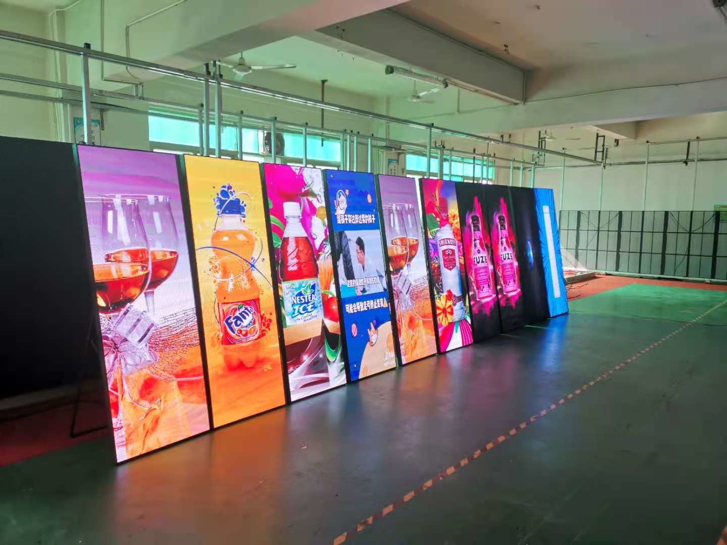 600W P2.5 1200nits Led Poster Advertising Board IP43