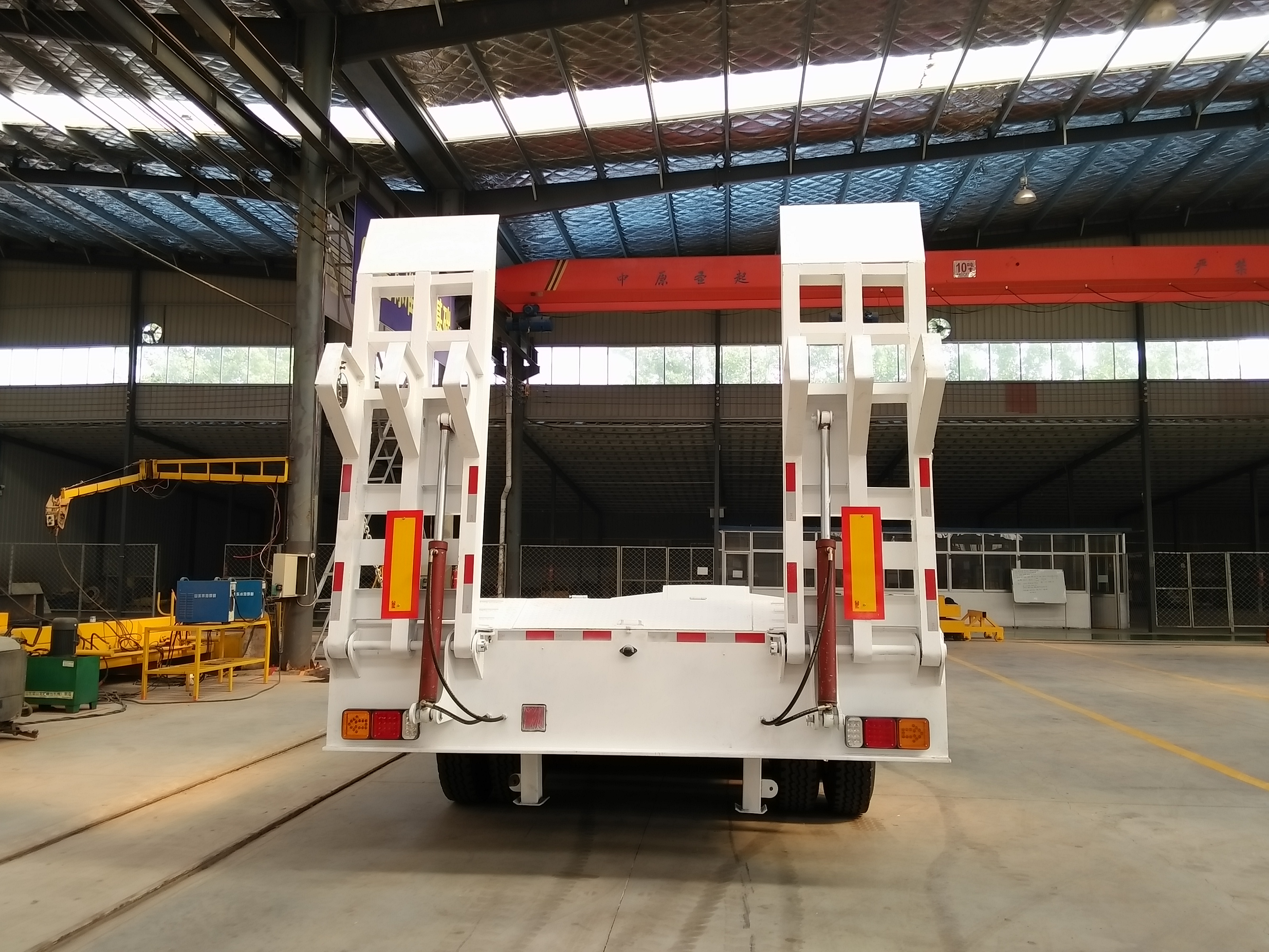 Heavy Load Gooseneck Lowboy Semi Trailer for Excavator Transport 3 Axles 4 Axles 12m 15m