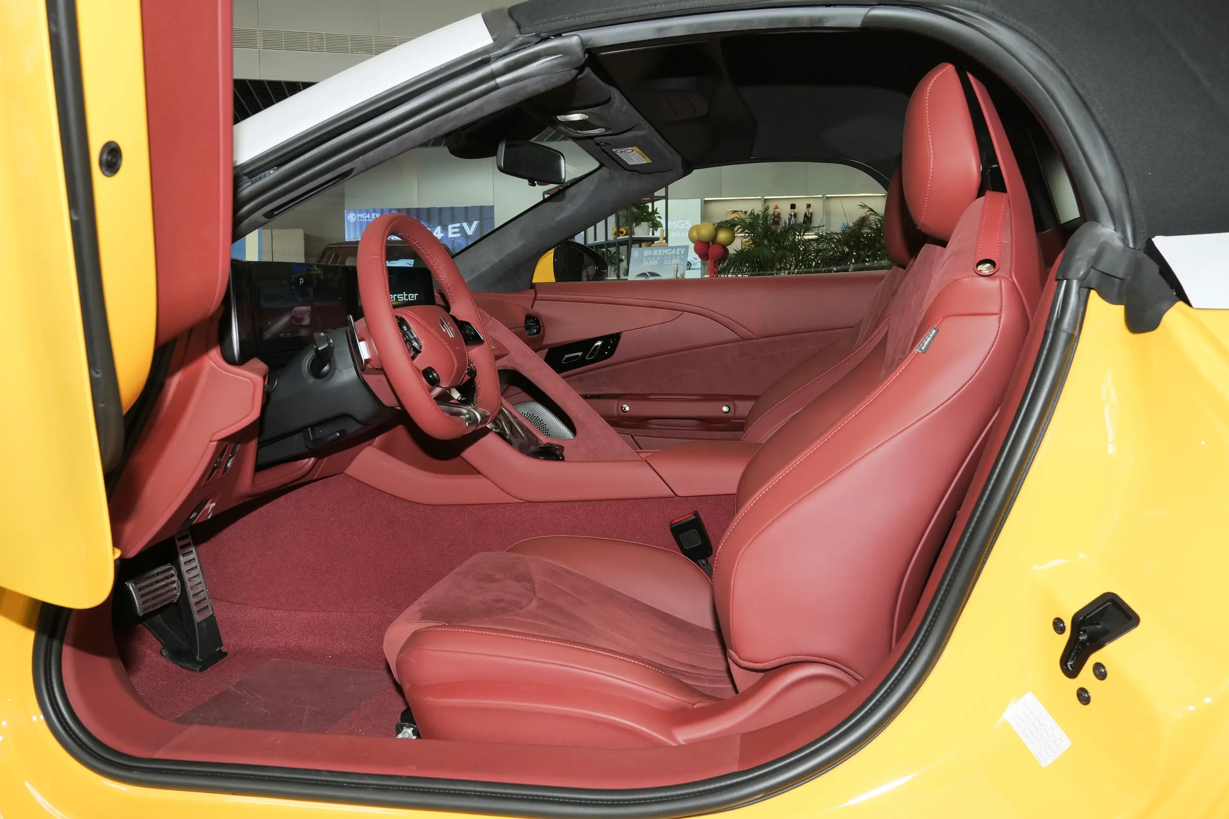 Energy Vehicle 2024 MG Cyberster Electric Sport Car 4WD with 580km EV Range and Custom's Requirement WHEELBASE 2690mm