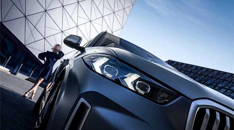 Family-friendly B-MWs X5 Sporty Luxurious Off-road SUV with Max Speed of 222km/h and LED Headlights