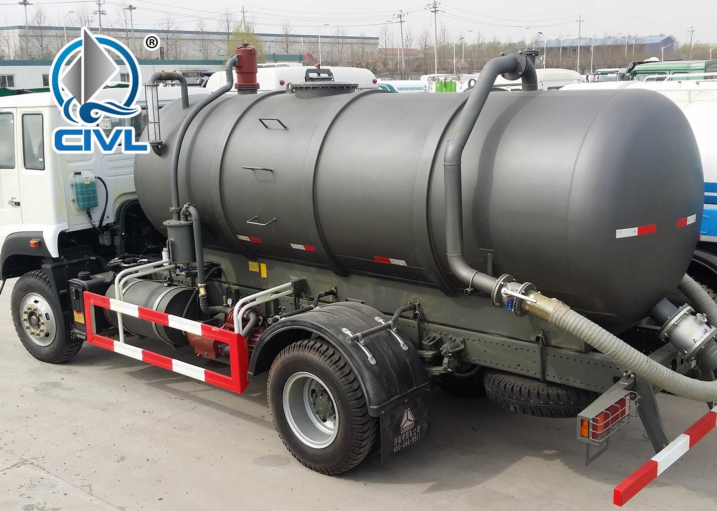 new HOWO 4x2 8M3 Vacuum Sewage Suction Tanker Truck For Sale 266hp engine