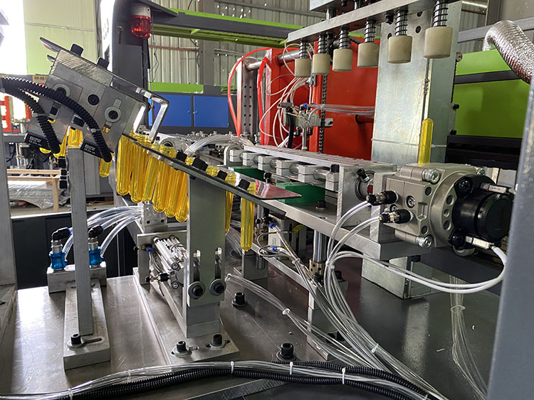 4 Cavities Fully Automatic PET Preform Bottle Blowing Machine for Food Beverage