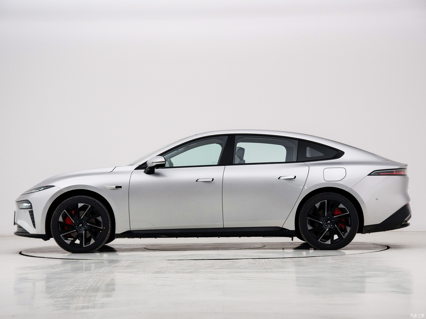 Endurance Fashionable Appearance Dongfeng Yipai 007 Hatchback Sports Car 0.43h Charging Time 165km/h Max Speed