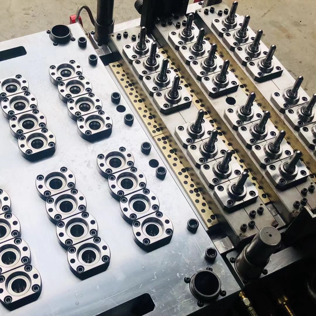 150 Ton PET Preform Injection Molding Machine Plastic Preform Bottle Blowing Machine