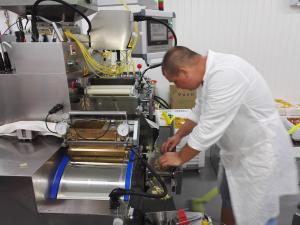 Quality Automatic Capsule Filling Machine for food-fish oil, Vitamin, and Bee Honey wholesale