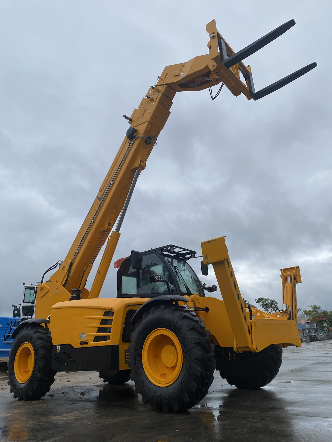 7Ton Articulating Telescopic Handler Forklift with Rotator and Diesel Power Source