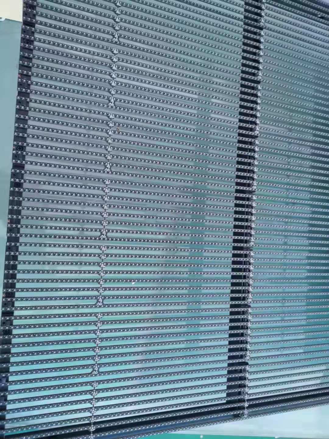 SMD2121 Led Type Transparent LED Screen with IP43 Waterproof and 0.2KG/PC Module Weight