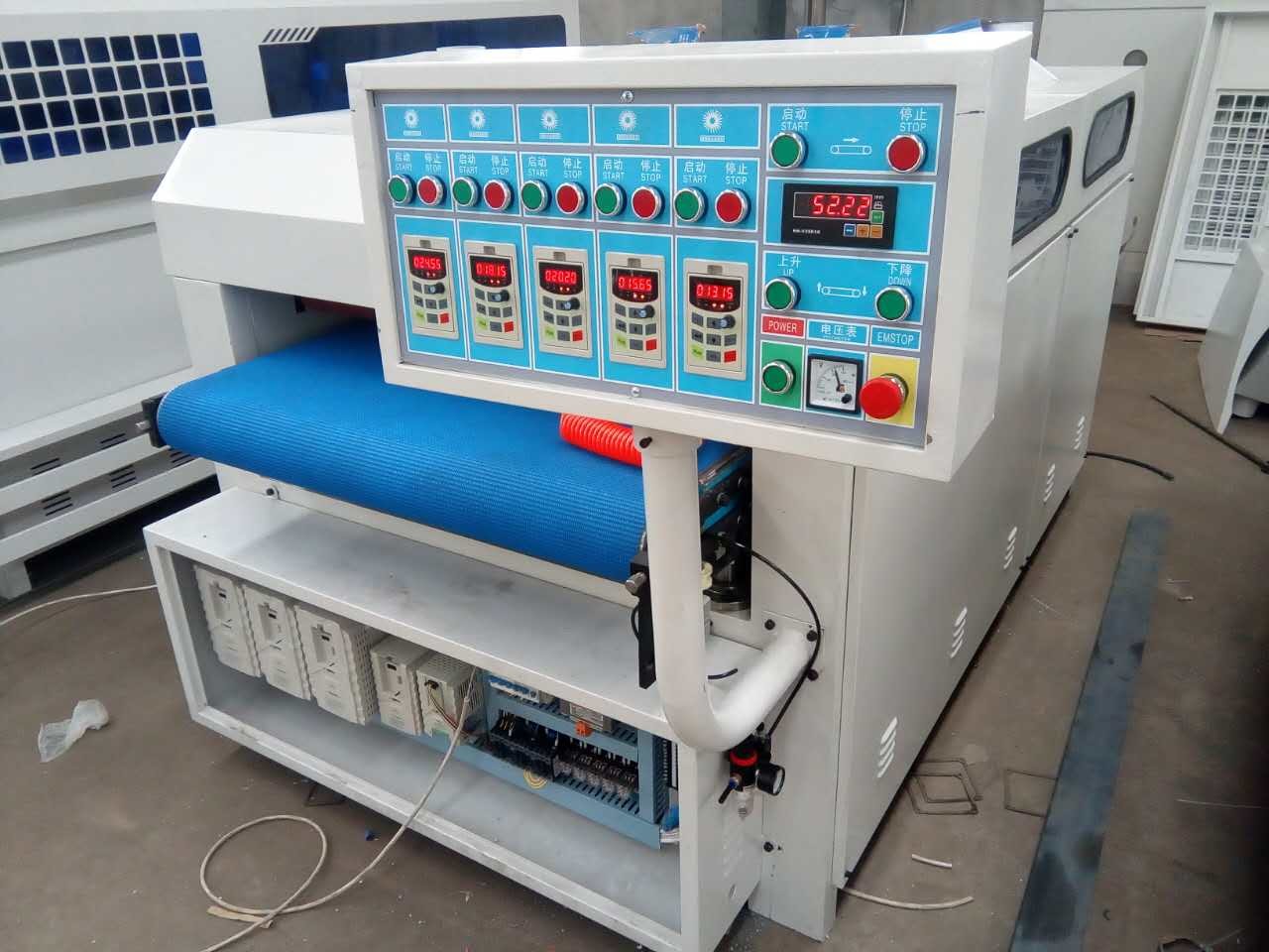 Wood grain making machine