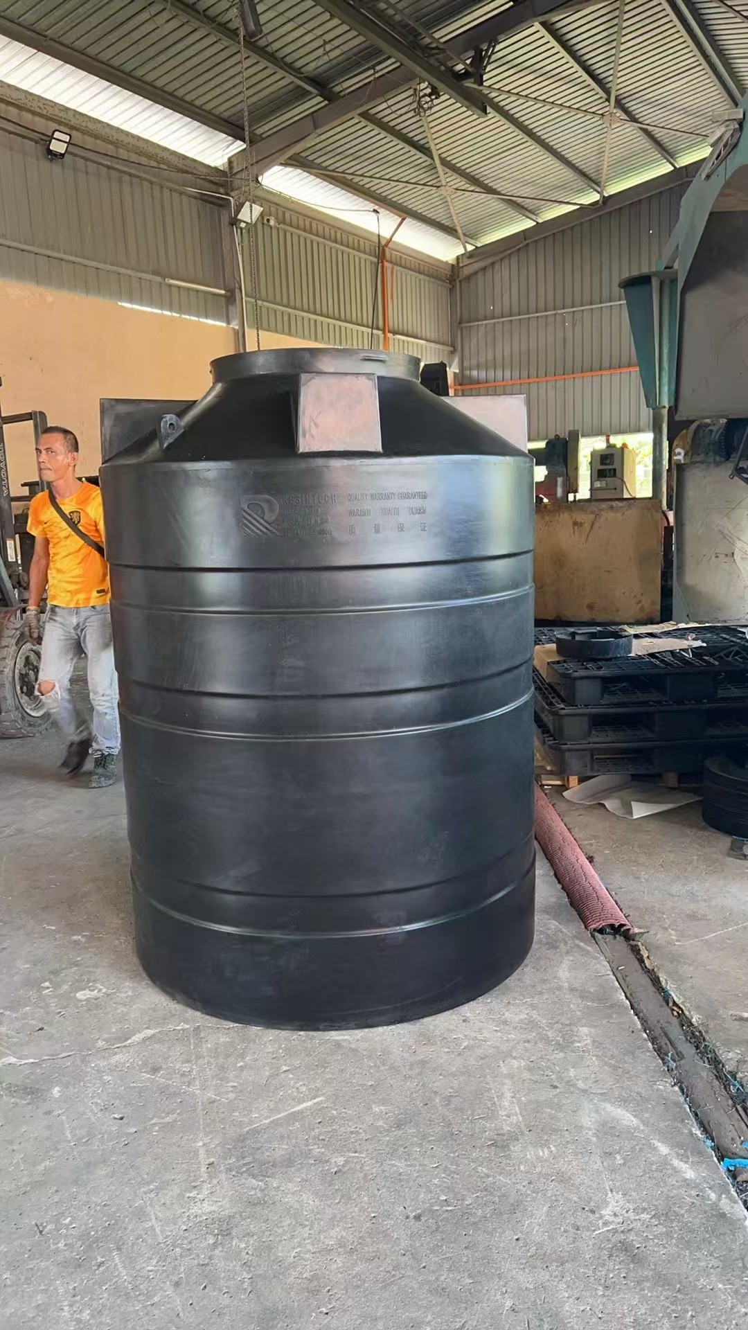rotomolding machine,water tank making machine ,shuttle rotomolding machine，Automatic plastic molding machine，Oven type plastic rolling machine