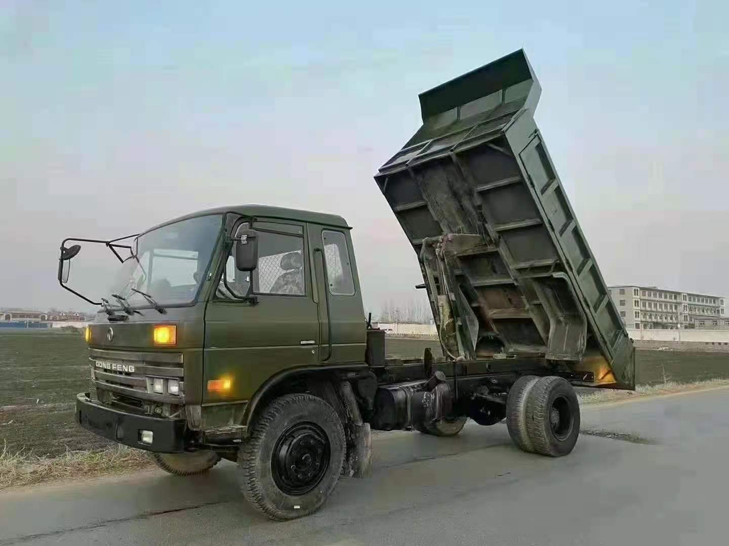 Dump truck