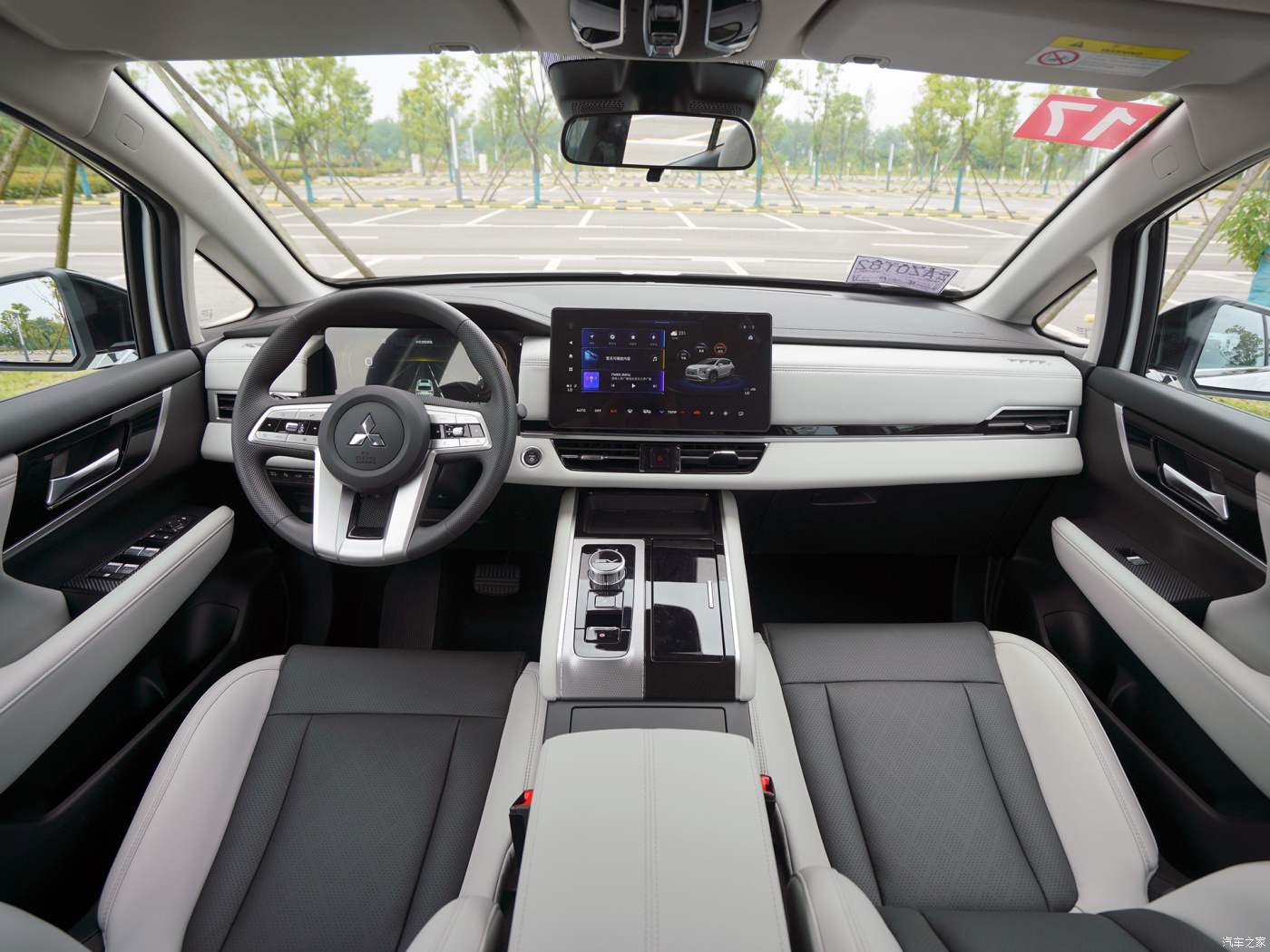 520km Range Mitsubishi AIRTREK Chinese Electric Car 4 Four Wheel Car Vehicle Length x width x height mm 4630*1920*1728