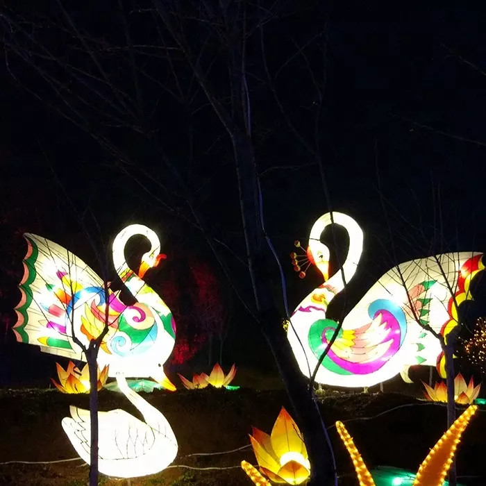 Outdoor Waterproof Chinese Silk Lanterns 60CM-30M Size for Festival Show