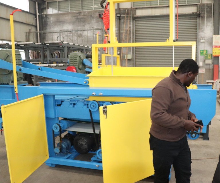 Hot Selling Wood Scraps Making Machine, Wood Shavings Machine for Poultry Farm