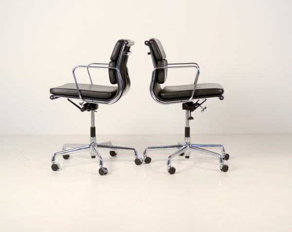 360 Degree Swivel Aluminum Group Management Chair With Gas Lifting / Knee Tilt