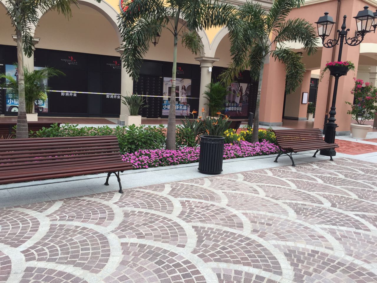 Solid Wood Outdoor Large Planters , Rectangular Flower Planter OEM ODM
