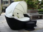 Luxury Comfortable Roofed Cane Daybed , Wicker Garden Oval Daybed