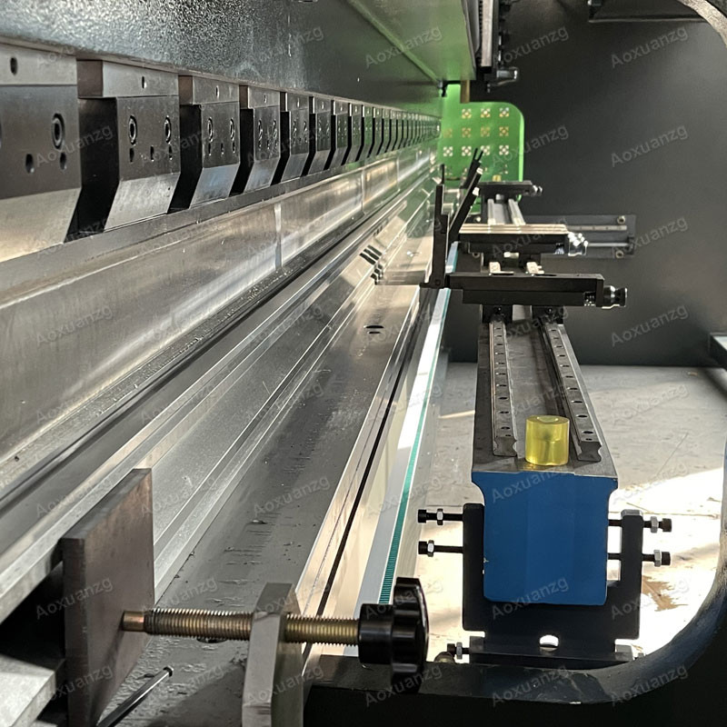 Heavy Duty 200T Hydraulic Press Brake 6000MM CNC Bending Machine With TP10S Servo Control