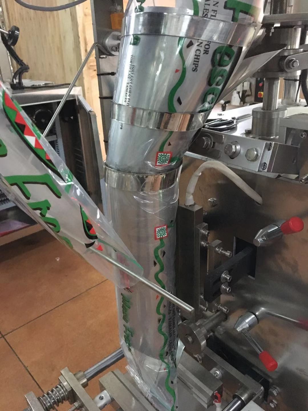 Automatic Multihead Filling Ice Pop/ice lolly/ soft bottle spray filling and sealing machine for Juice