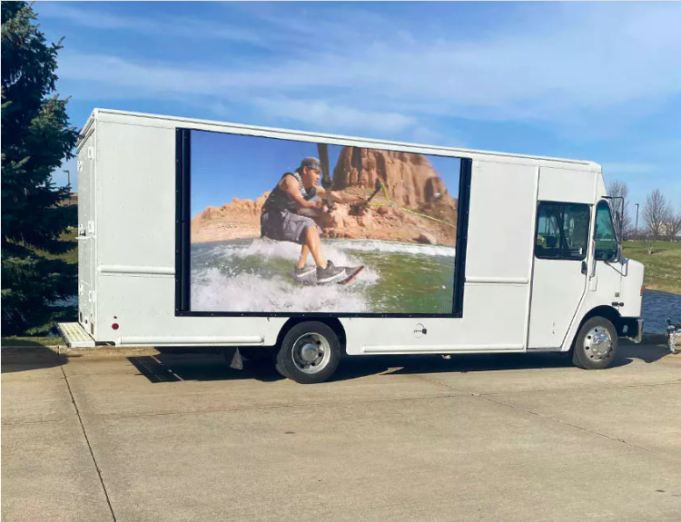 P10 High Brightness Outdoor Truck Walking Led Billboard With GPS