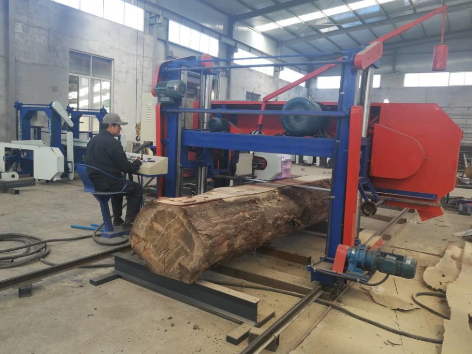 Large Horizontal Diesel Powered Log Cutting Band Sawmill Automatic Operation