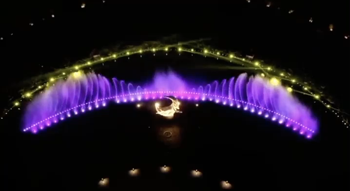 Colorful Peacock Tail Fountain Swing Water Fountain