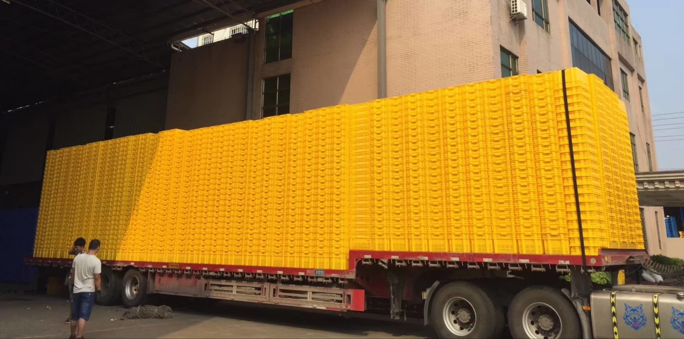 Durable Plastic Food Crates , Stacking Nesting Fruit Vegetable PP Mesh Crates DC Warehouse