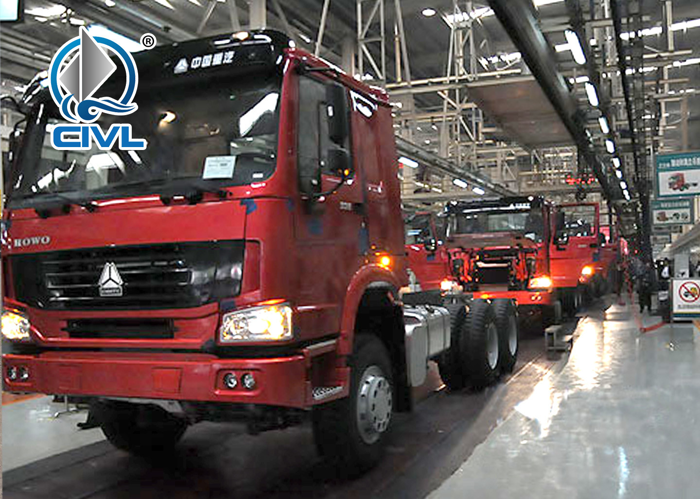 Sinotruk Fire Fighting Vehicles 4600mm wheelbase Red Flame On Road 6X4 / 4X2
