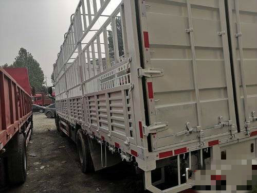Howo Cargo Used Dump Truck 6*2 Warehouse Grid Type 420hp LHD