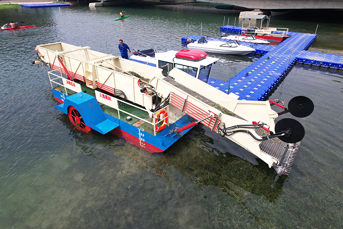 Customized 10 Cubic Model Eco Harvester For Optimal Environmental Weed Control