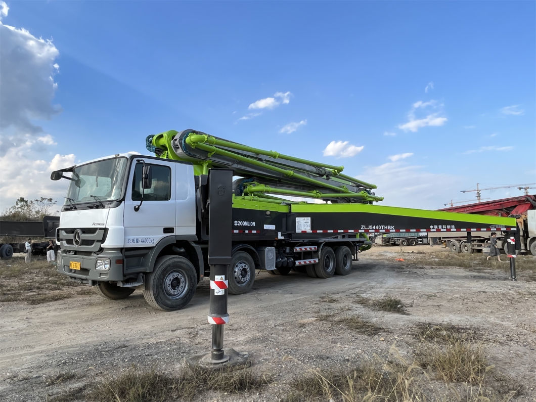 Cpbrothers Stock 2013 Top Renovated Condition Zoomlion 56m Truck Pump Concrete Pump Concrete Mixer for Sale at Low Price
