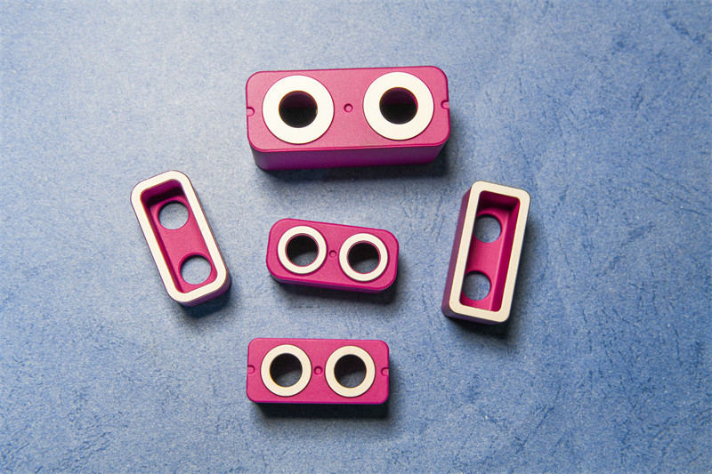 Relay Aluminium Oxide Ceramics Housing Brazing Ceramic To Metal Assembly 3.6g/Cm3