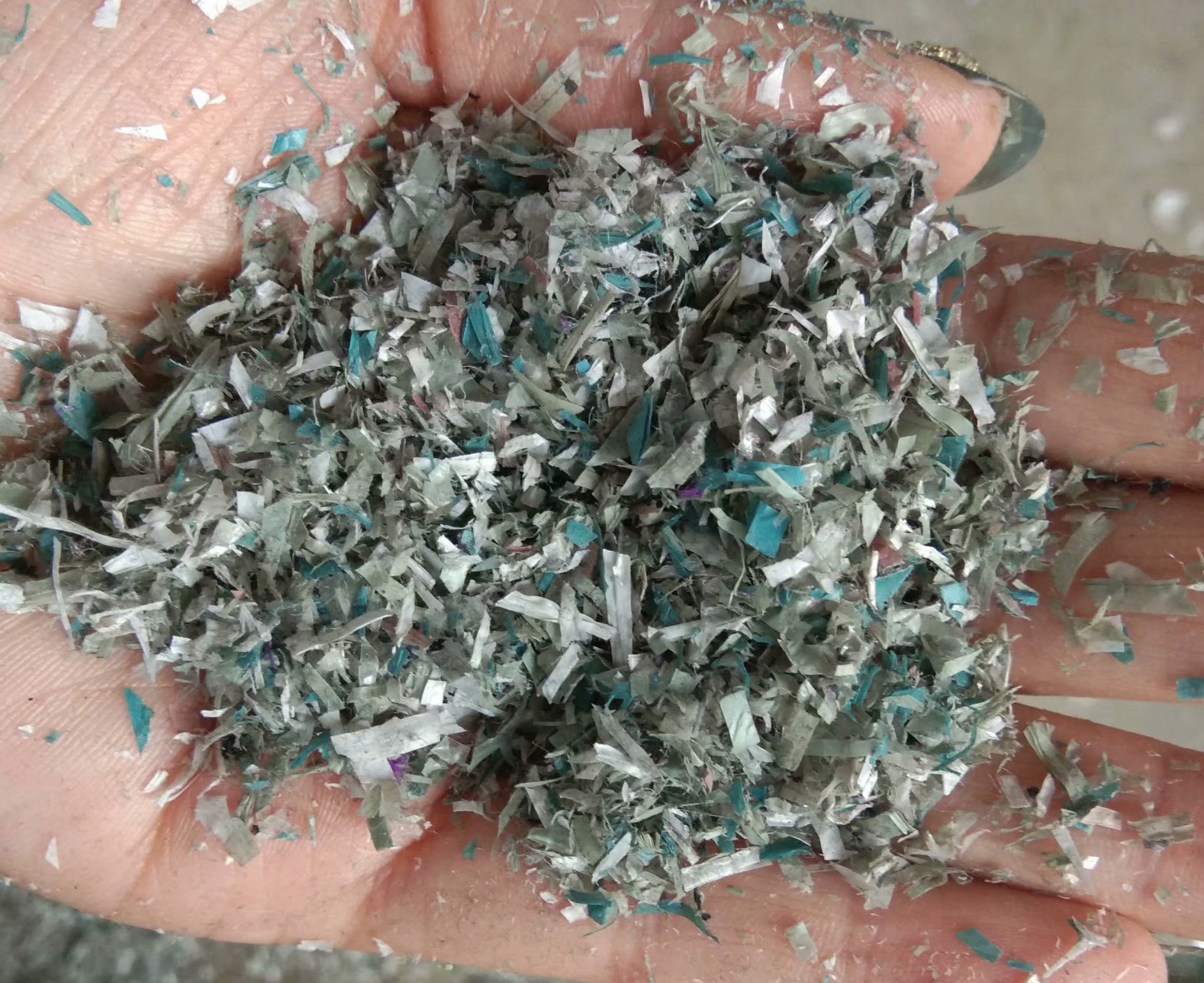 Textile shredder machine for cutting rag textile waste